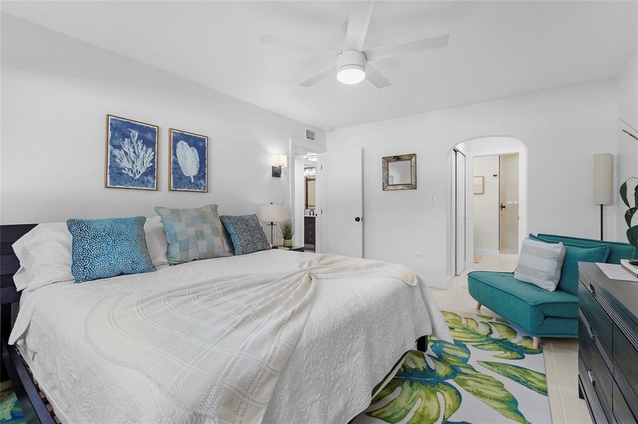 137 Avenida Messina #2 - Photo 7 of 50