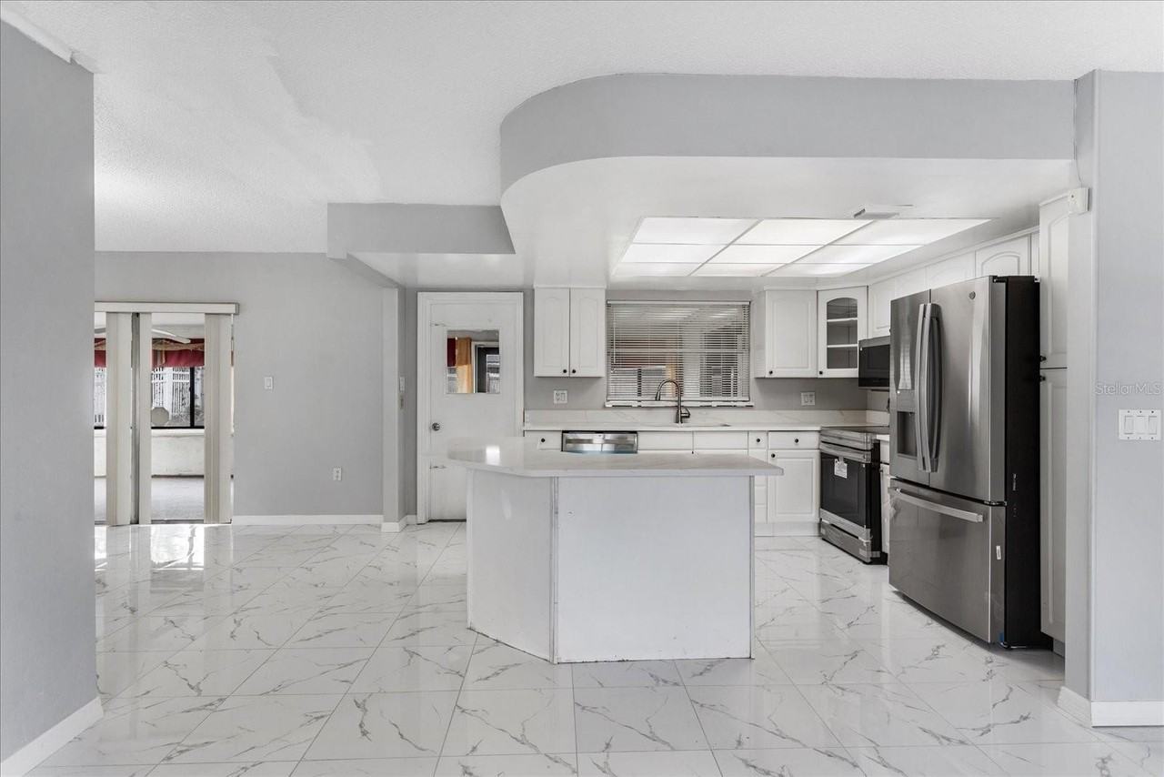 8609 Sunny Hollow Ln - Photo 2 of 15