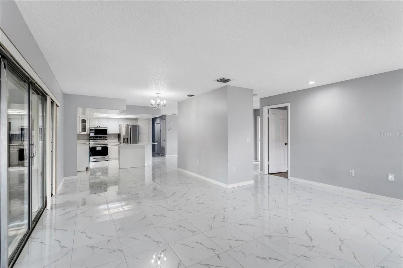 8609 Sunny Hollow Ln - Photo 6 of 15