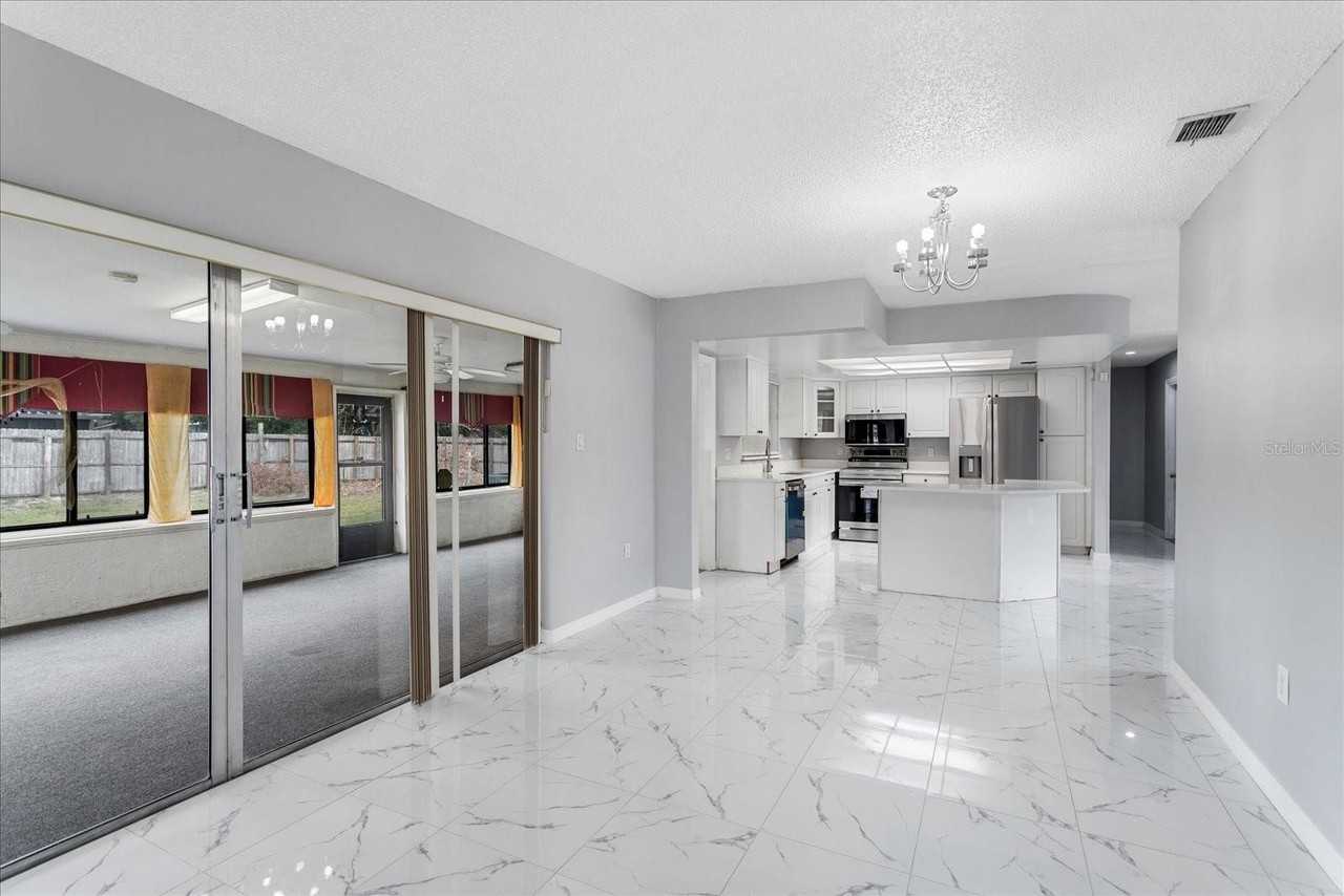 8609 Sunny Hollow Ln - Photo 7 of 15