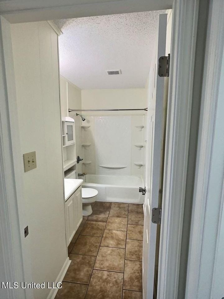 318 Porter Ave Apt 203 - Photo 6 of 11