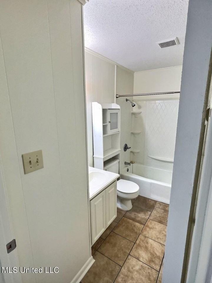 318 Porter Ave Apt 203 - Photo 7 of 11