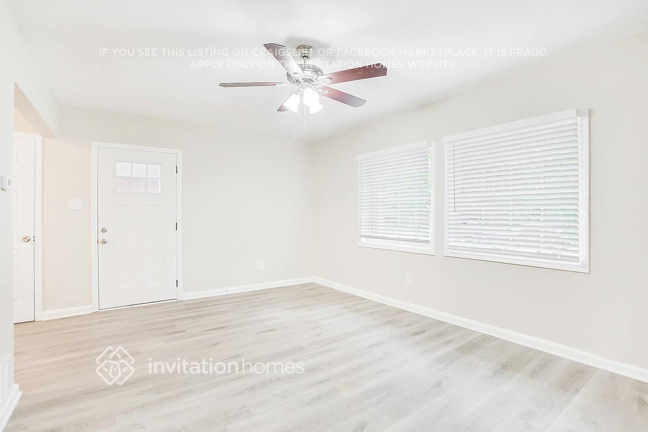 2716 Lancaster Dr - Photo 4 of 25