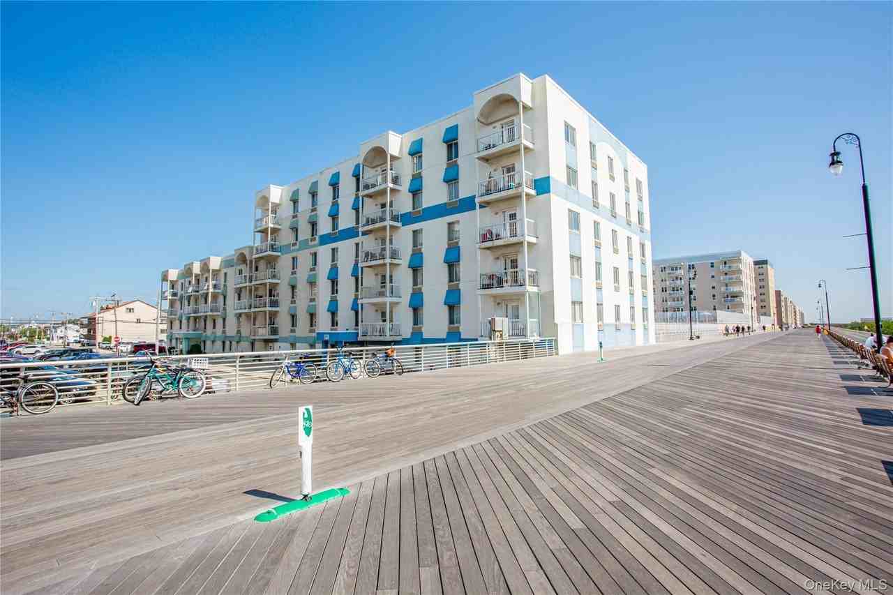 10 Franklin Boulevard #408