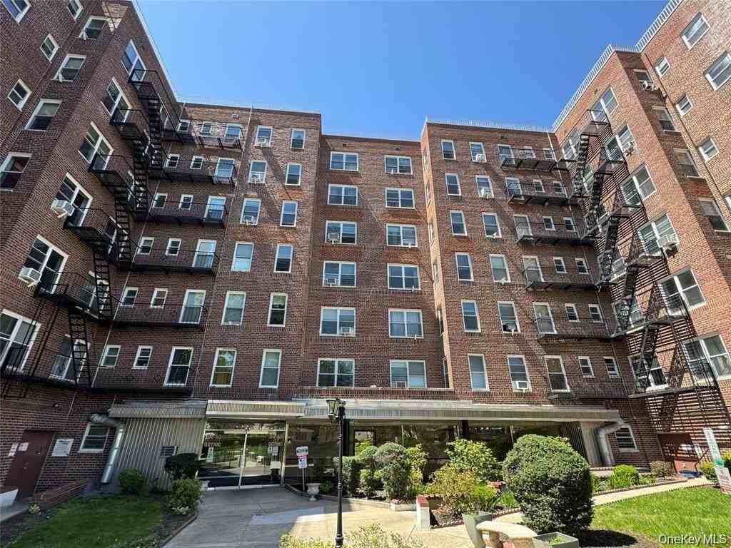 8450 169th St Apt 306 #306