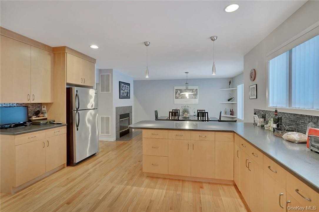 99 Summit Avenue - Photo 7 of 34