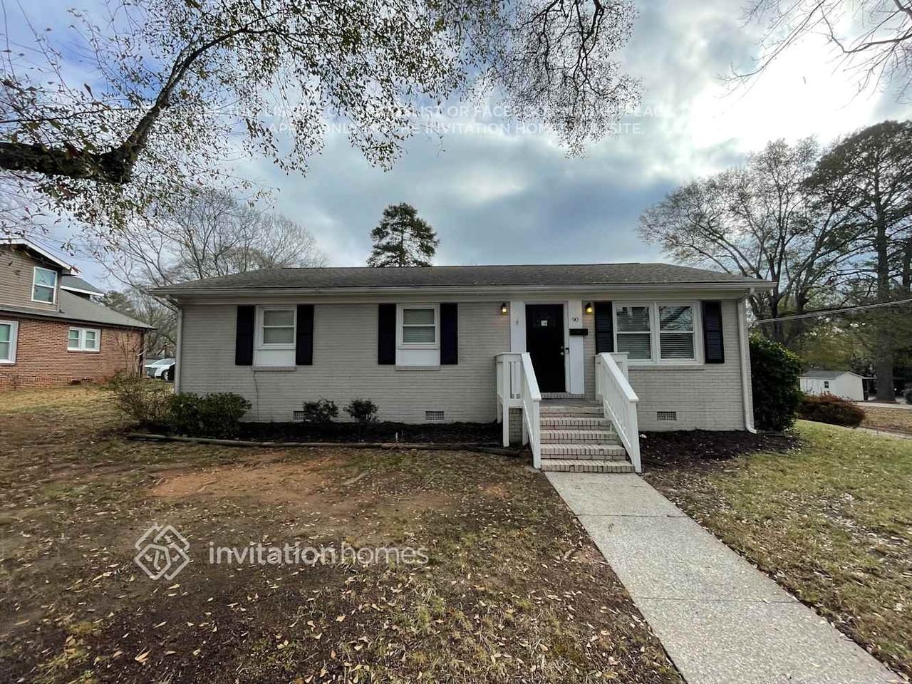 90 Hillcrest Avenue Southeast