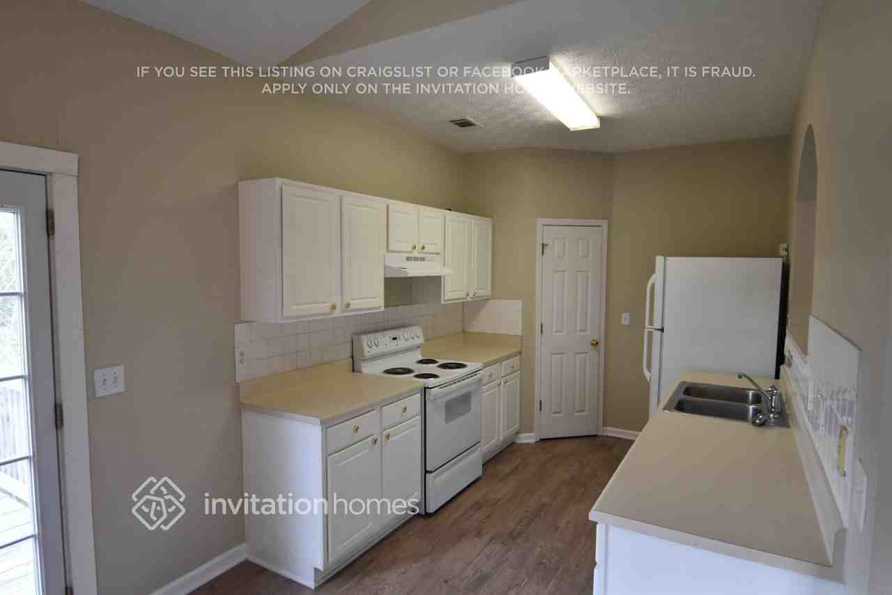 4521 Swan Trace - Photo 3 of 9