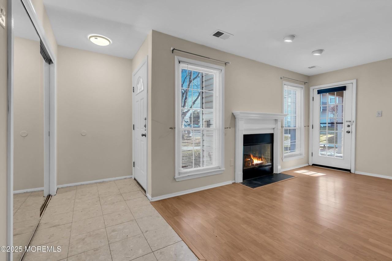 435 Hancock Pl - Photo 3 of 16