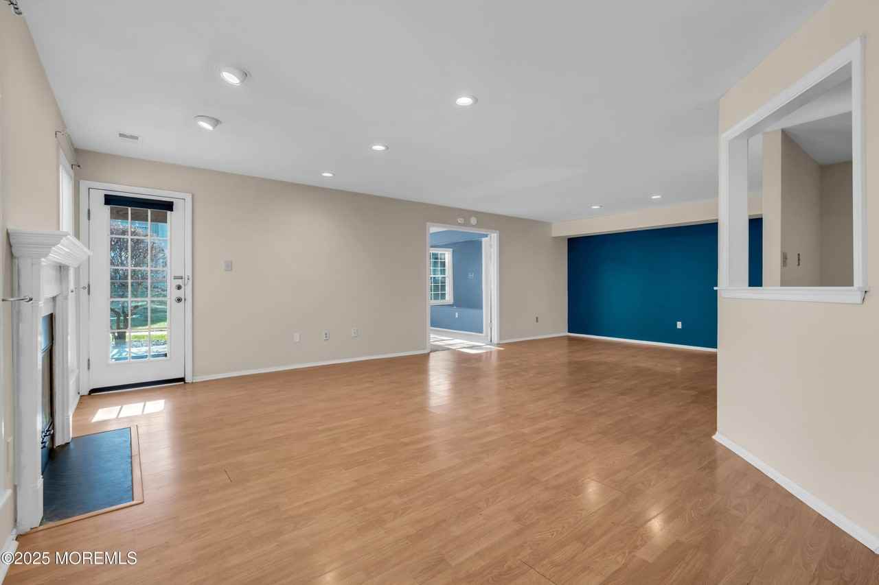 435 Hancock Pl - Photo 4 of 16