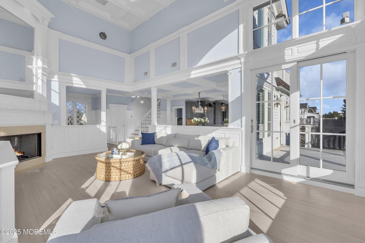 814 1st Ave - Photo 7 of 32