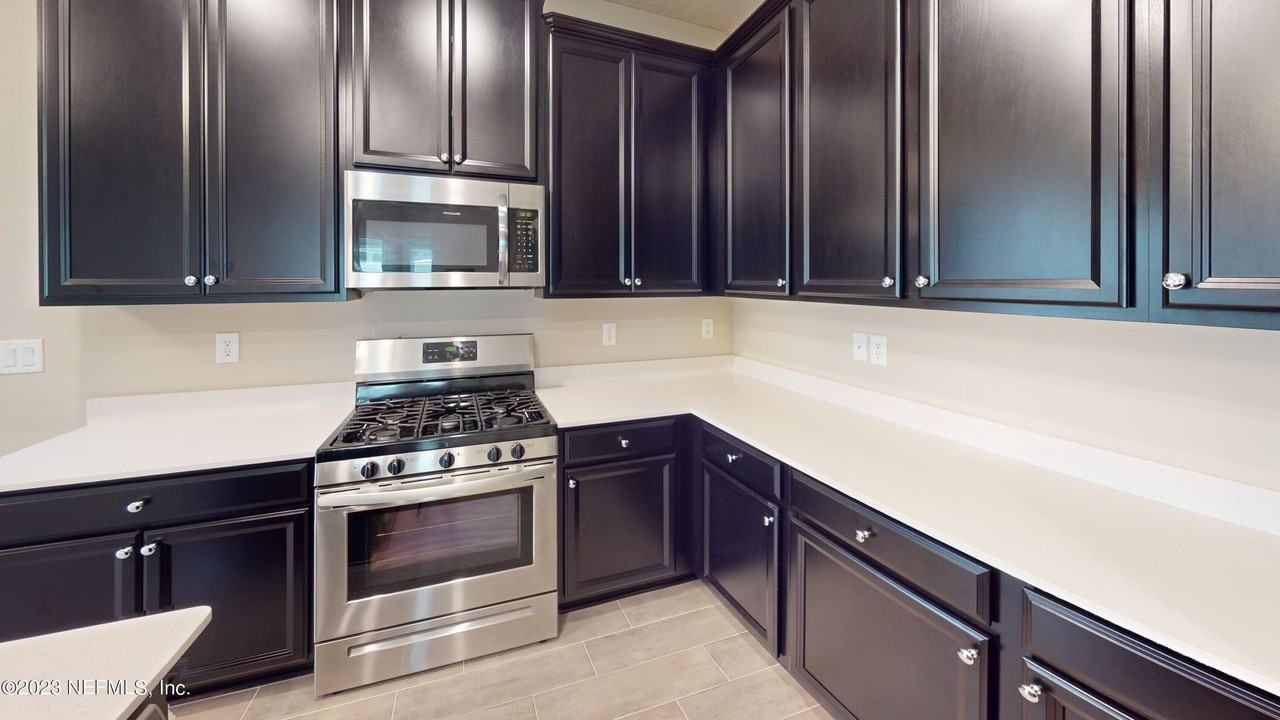 3965 Cloverdale Ct - Photo 5 of 49