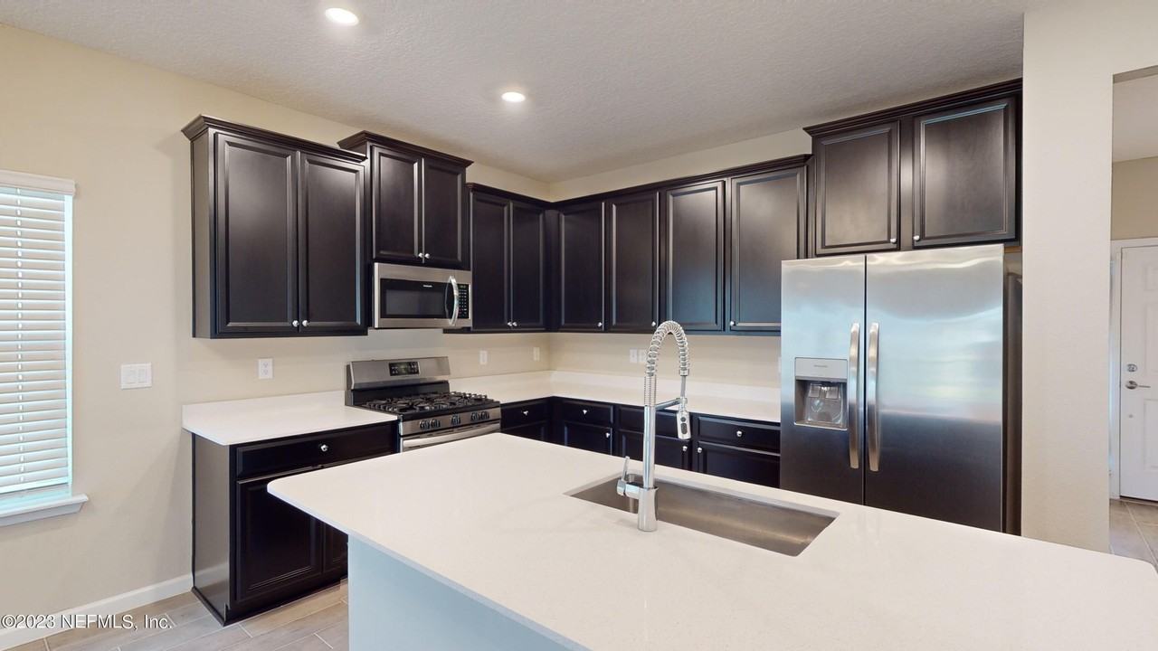 3965 Cloverdale Ct - Photo 6 of 49