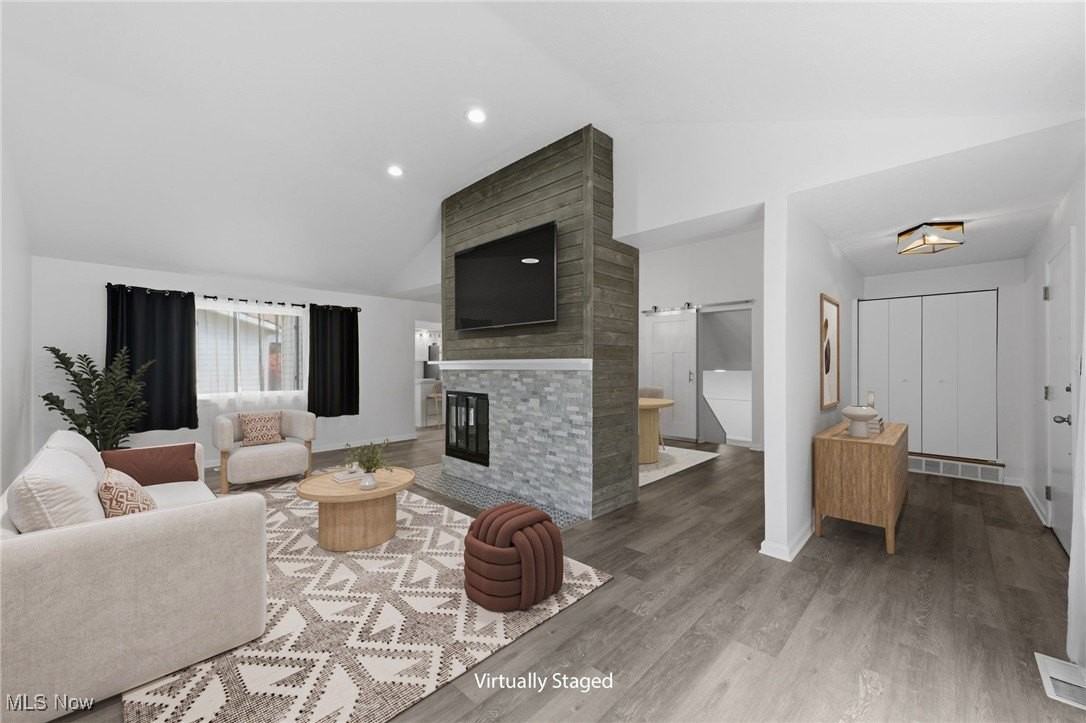 6677 Crenshaw Dr - Photo 2 of 32