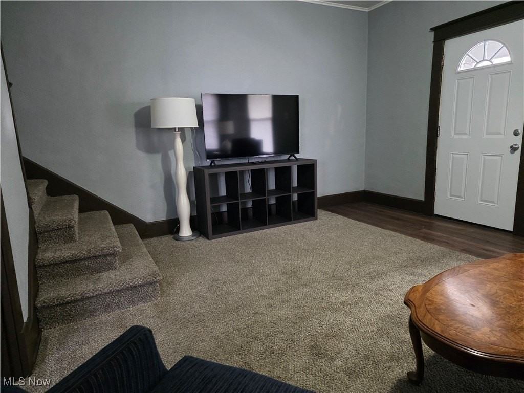 823 Beatty Ave - Photo 4 of 16