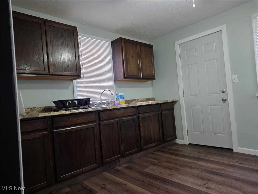 823 Beatty Ave - Photo 6 of 16