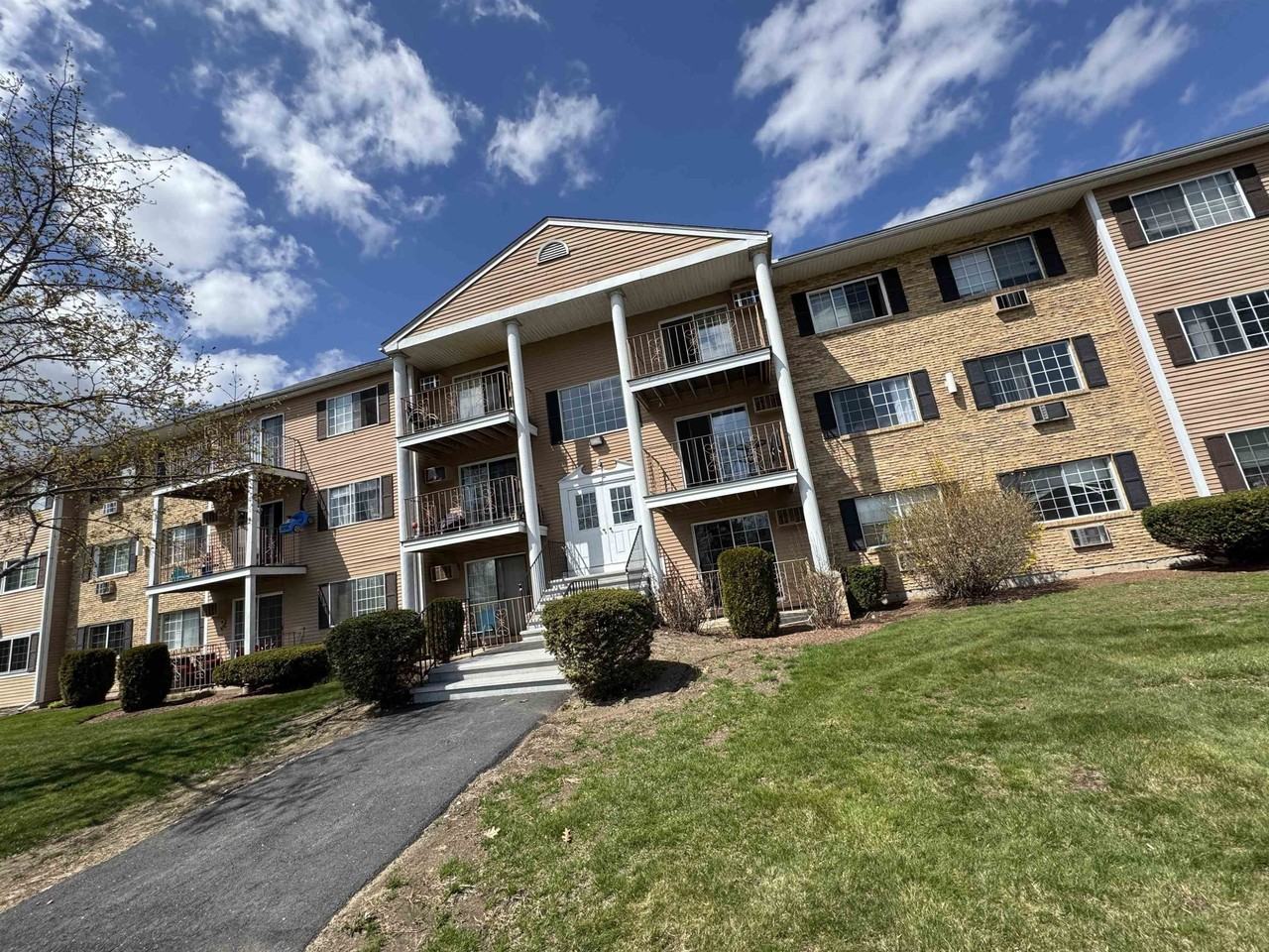 377 Huse Rd #35 - Photo 2 of 32