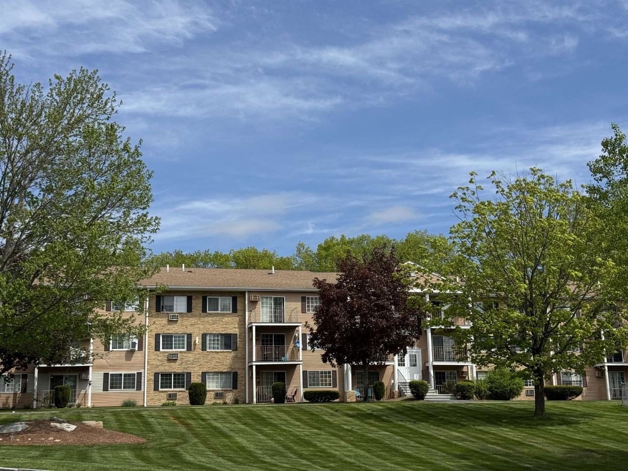 377 Huse Rd #35 - Photo 4 of 32