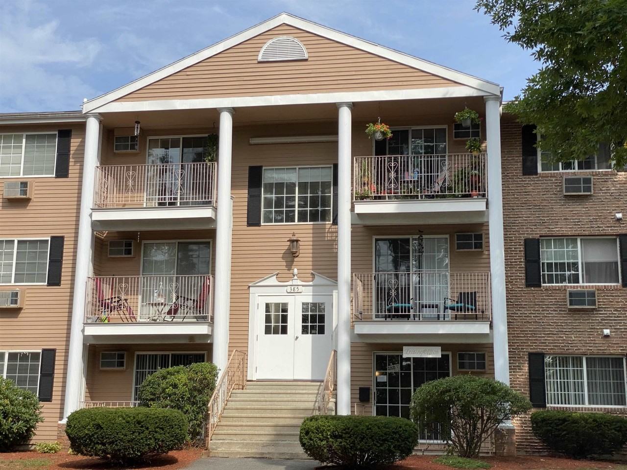 385 Huse Rd #25 - Photo 5 of 40