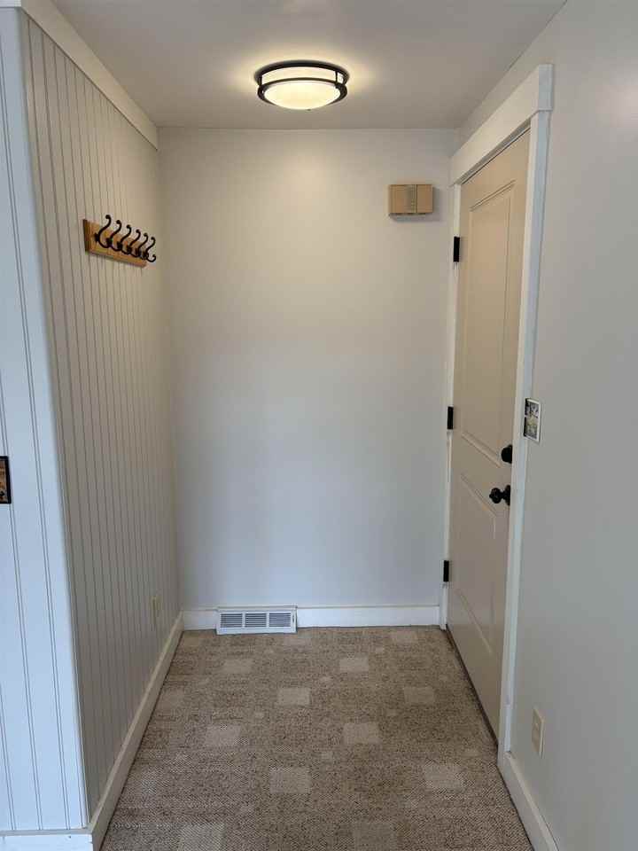 290 Glen Ledge Rd - Photo 4 of 34