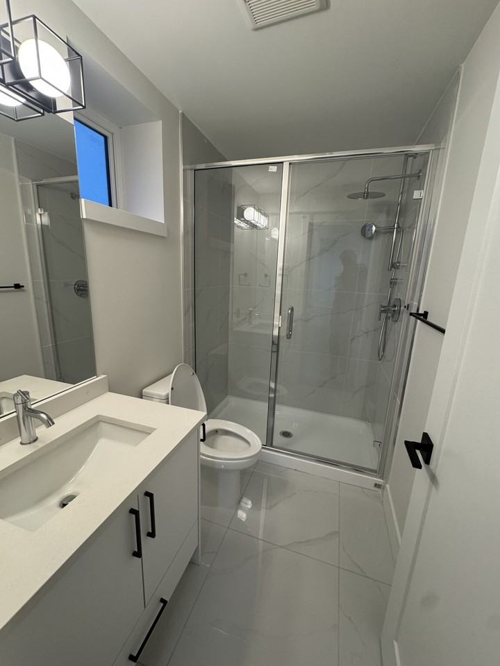 163 175A St - Photo 7 of 17