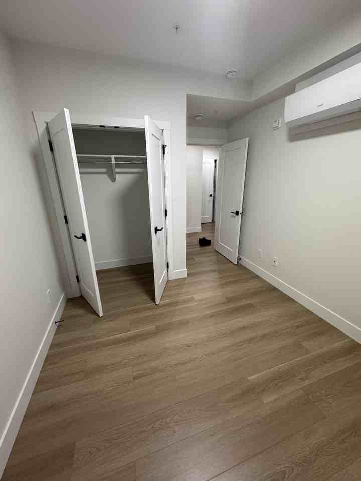 163 175A St - Photo 6 of 17