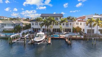 featured image of 2739 Ne 15th St