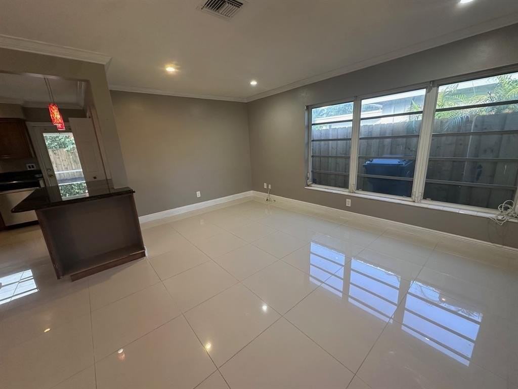 40 Ne 48th St - Photo 2 of 20