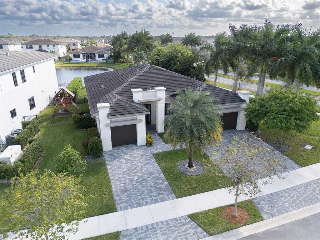 10660 South Lago Vista Circle