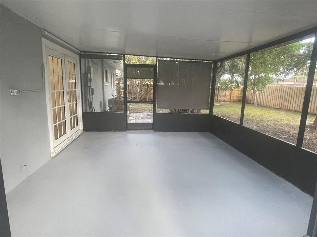 730 Northeast 23rd Place - Photo 7 of 8