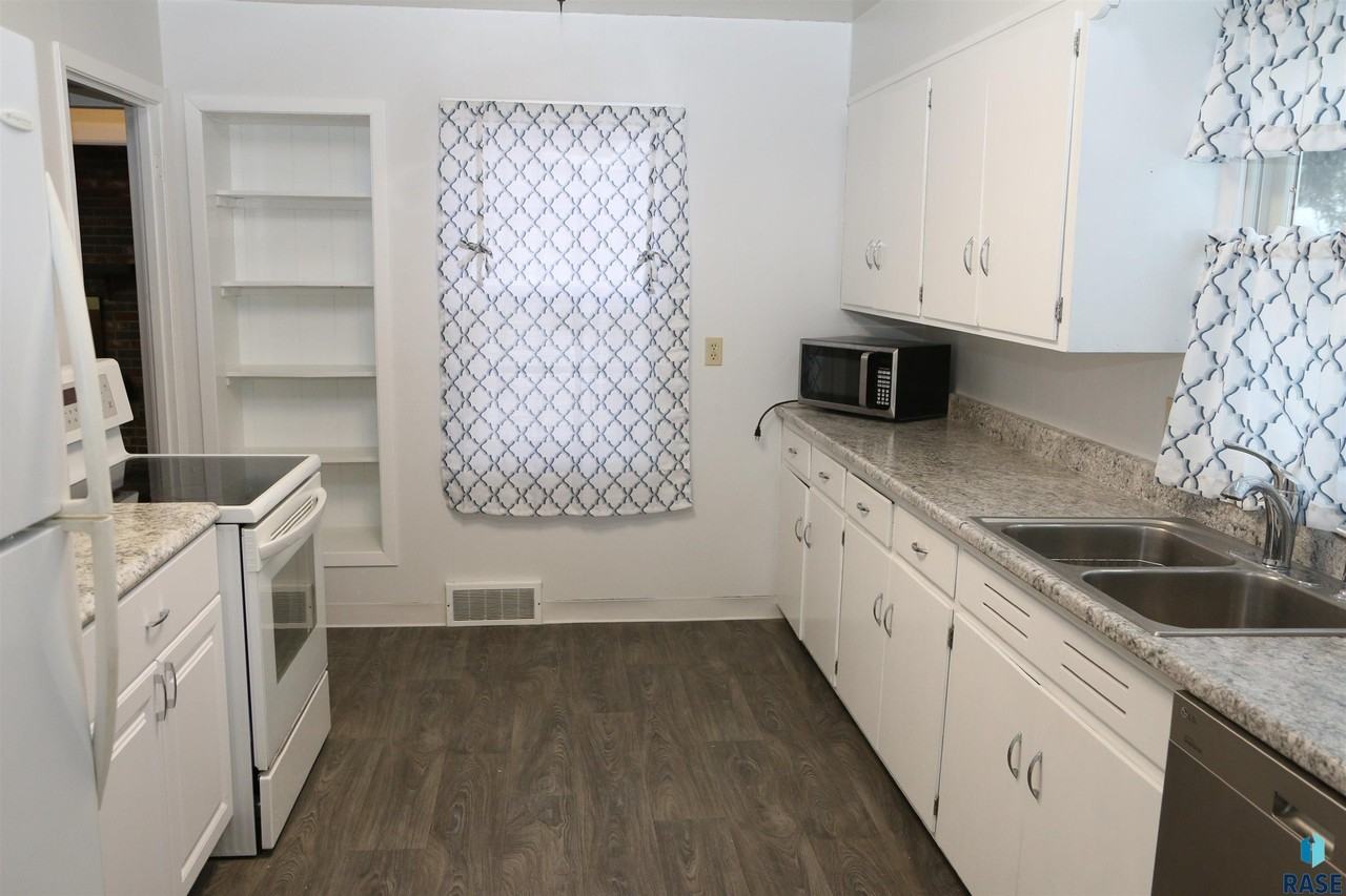 1905 S Western Ave - Photo 3 of 20