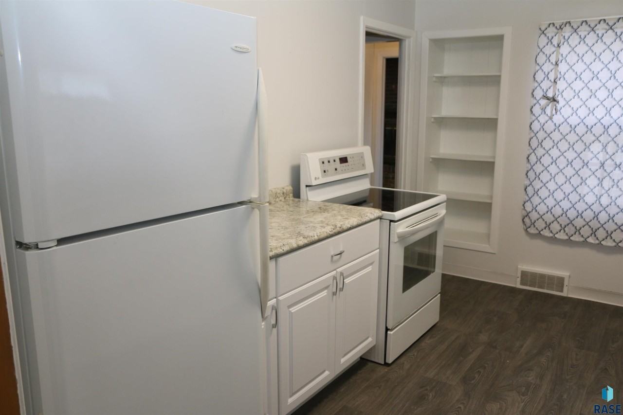 1905 S Western Ave - Photo 4 of 20