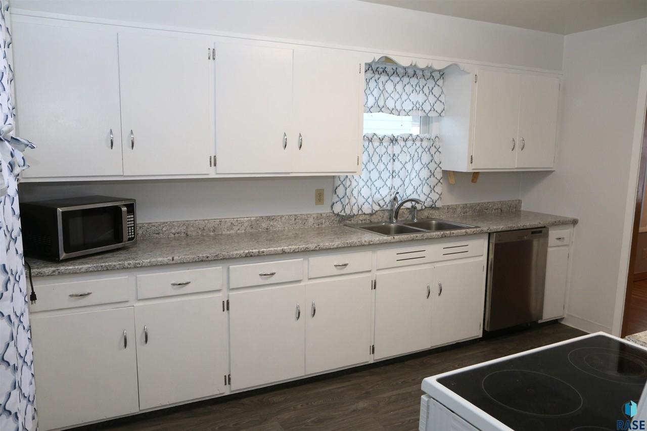 1905 S Western Ave - Photo 5 of 20