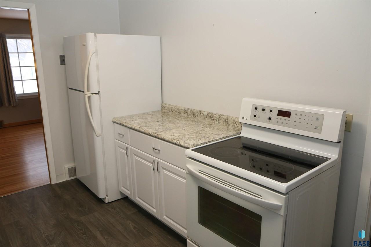 1905 S Western Ave - Photo 7 of 20