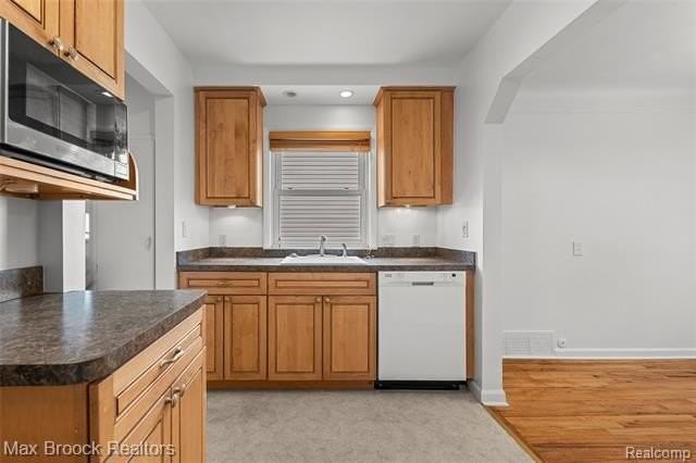 816 E 3rd St - Photo 3 of 15