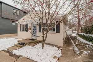 featured image of 122 North Helen Avenue