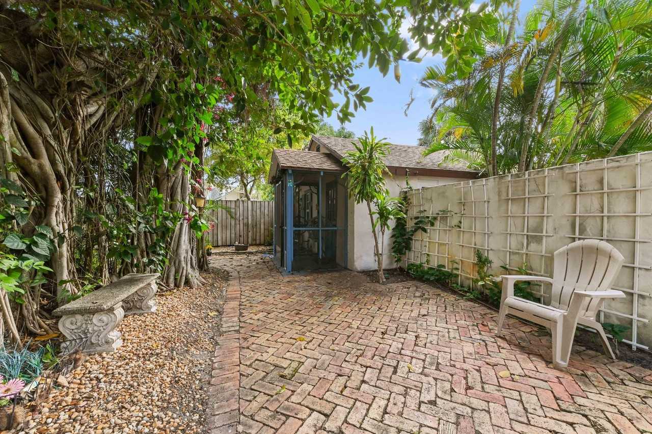 424 51st St - Photo 4 of 19