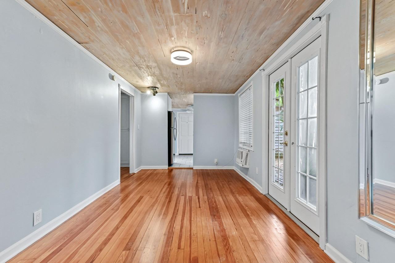 424 51st St - Photo 5 of 19