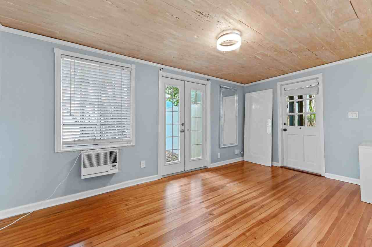 424 51st St - Photo 7 of 19