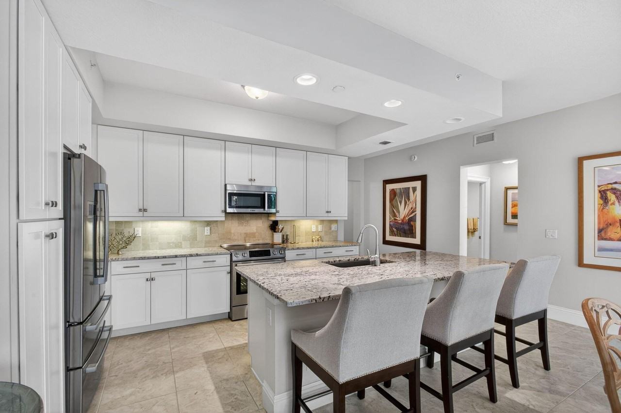 834 Bay Colony Dr S - Photo 2 of 50