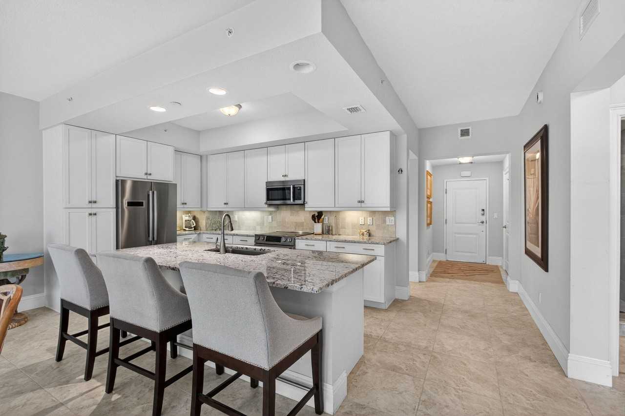 834 Bay Colony Dr S - Photo 6 of 50