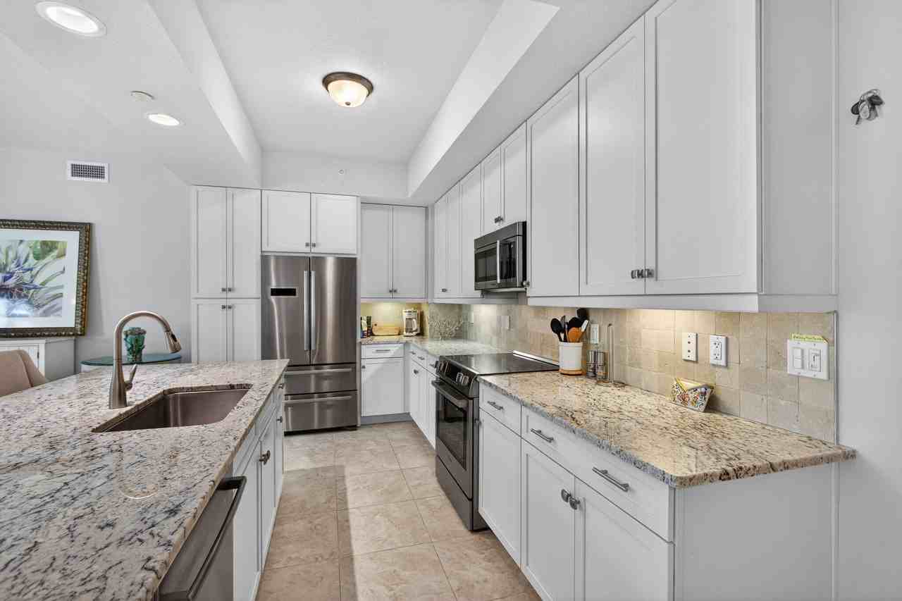 834 Bay Colony Dr S - Photo 7 of 50