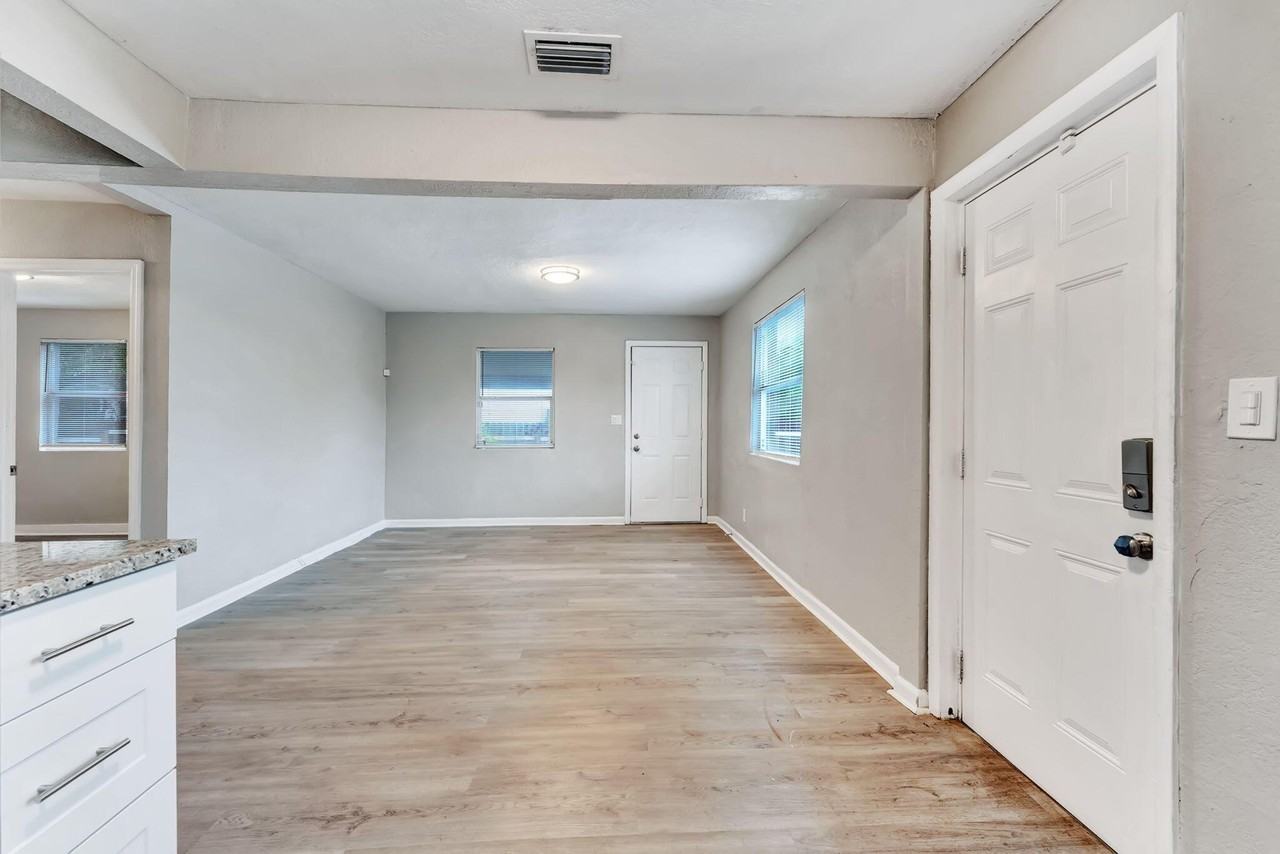 172 W 15th St #1 - Photo 3 of 23