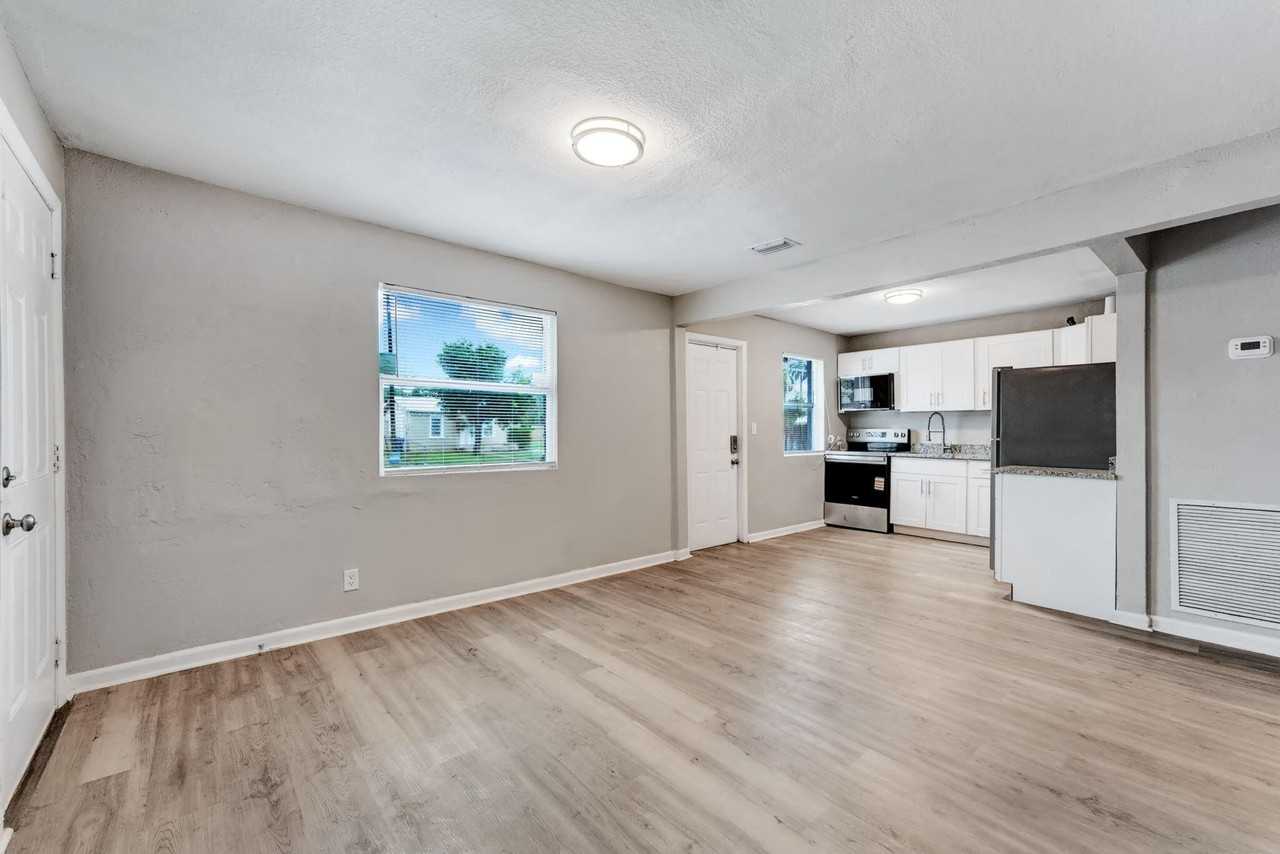 172 W 15th St #1 - Photo 5 of 23