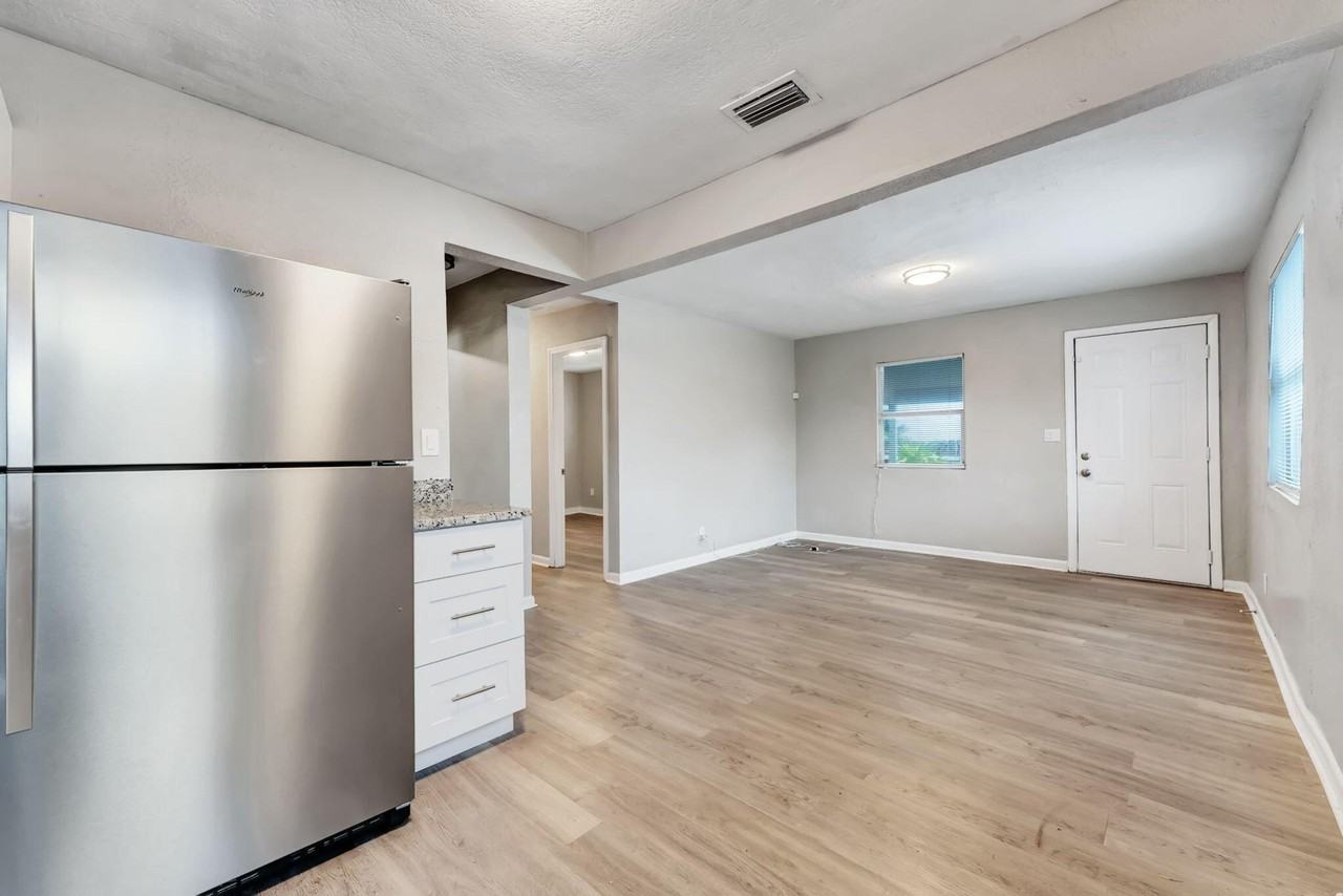 172 W 15th St #1 - Photo 7 of 23