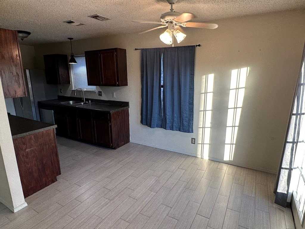 129 Crestwood Drive - Photo 4 of 12