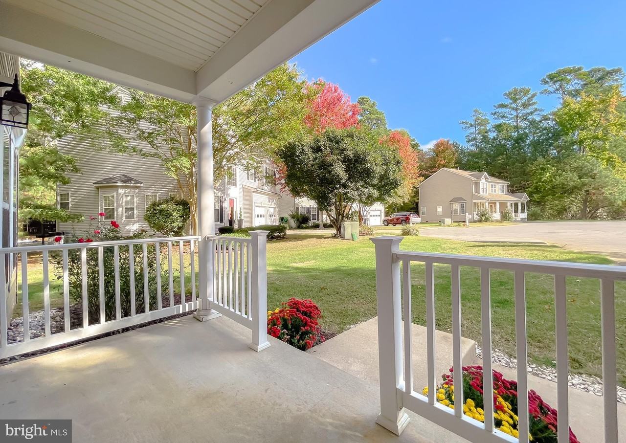 21405 Bellevue Court - Photo 4 of 43