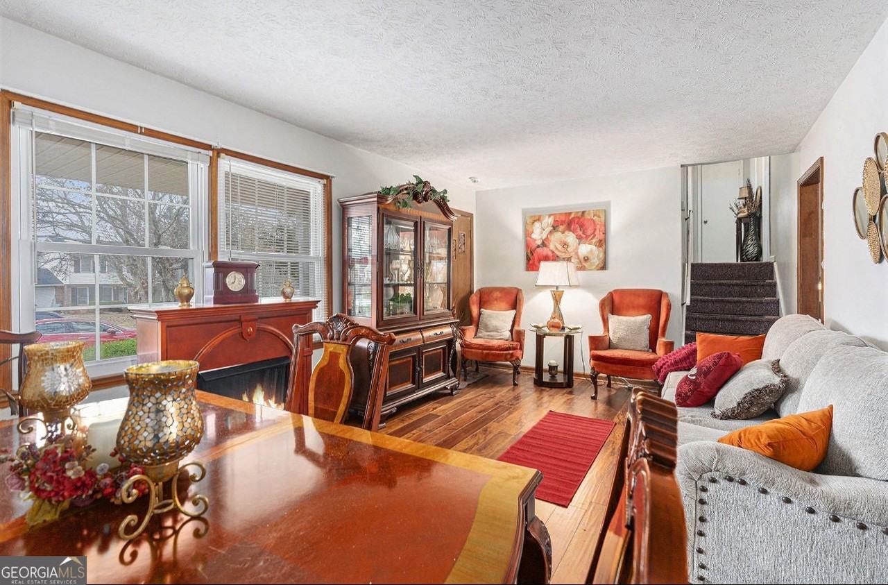 1913 Amberwood Court - Photo 6 of 25