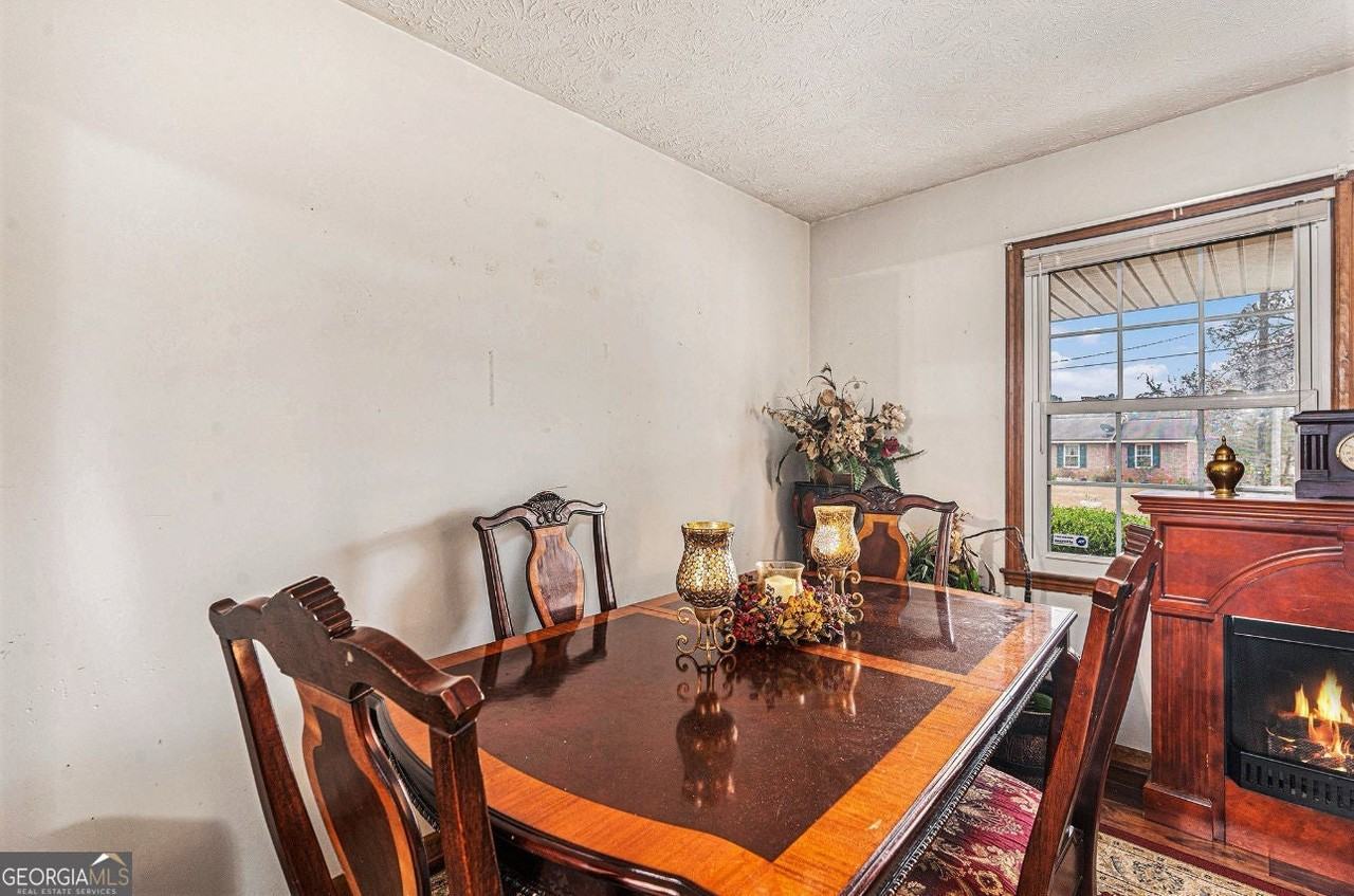 1913 Amberwood Court - Photo 7 of 25