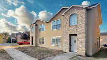 featured image of 10527 Hunters Pond